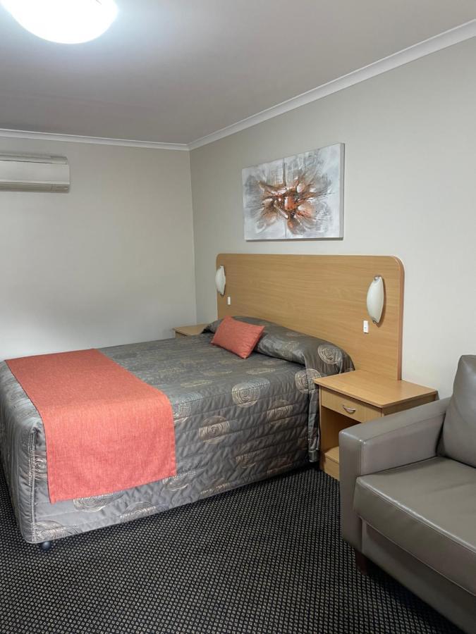 Cattlemans Country Motor Inn & Serviced Apartments Ντούμπο Εξωτερικό φωτογραφία