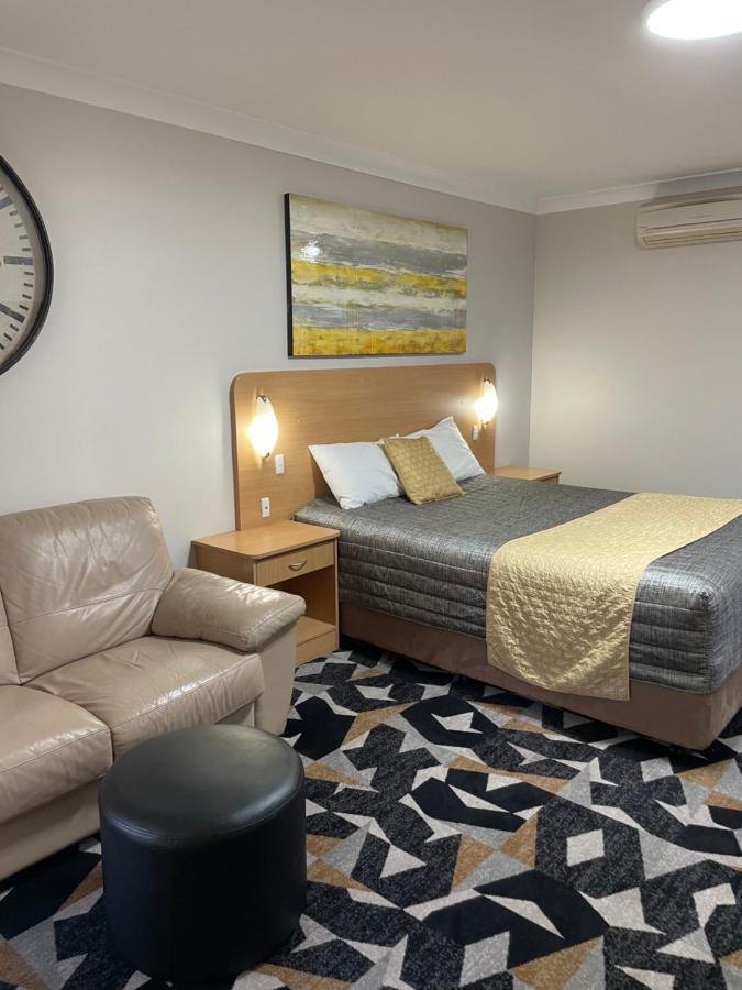 Cattlemans Country Motor Inn & Serviced Apartments Ντούμπο Εξωτερικό φωτογραφία