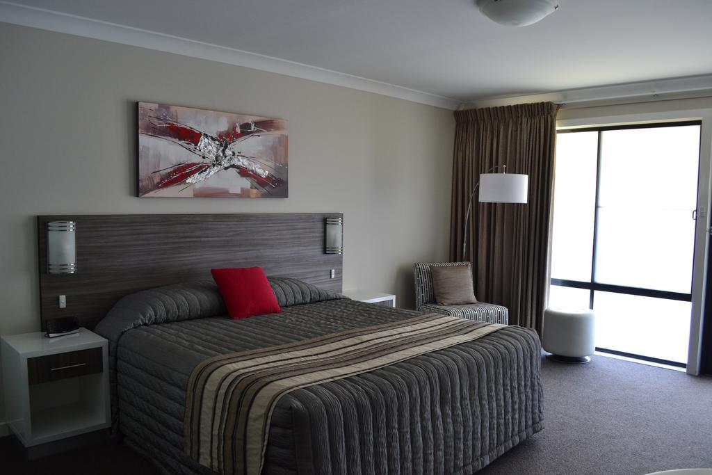 Cattlemans Country Motor Inn & Serviced Apartments Ντούμπο Εξωτερικό φωτογραφία