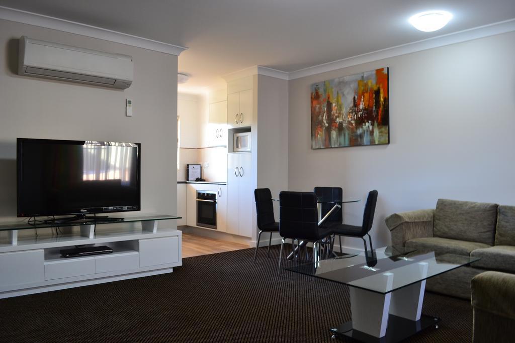 Cattlemans Country Motor Inn & Serviced Apartments Ντούμπο Εξωτερικό φωτογραφία