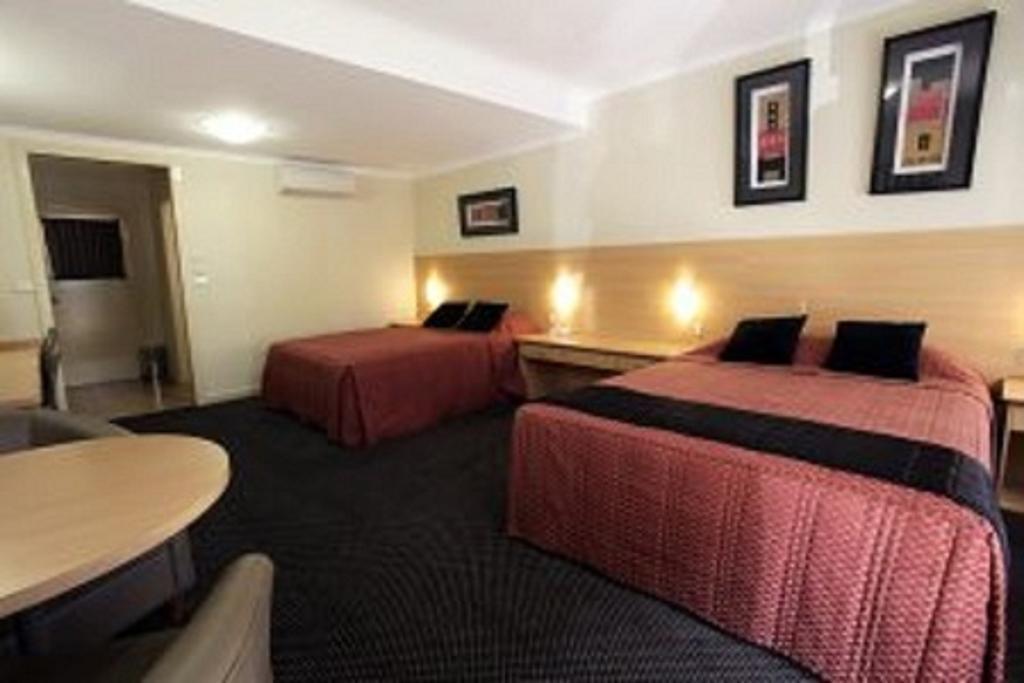 Cattlemans Country Motor Inn & Serviced Apartments Ντούμπο Δωμάτιο φωτογραφία