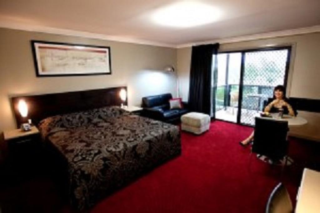 Cattlemans Country Motor Inn & Serviced Apartments Ντούμπο Δωμάτιο φωτογραφία