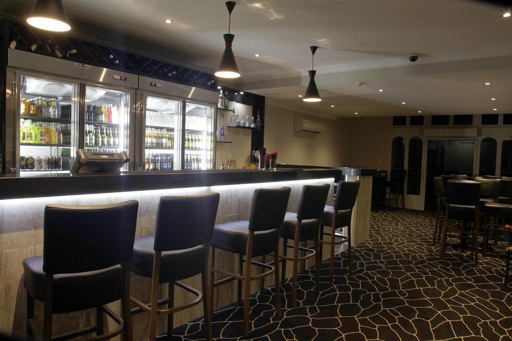 Cattlemans Country Motor Inn & Serviced Apartments Ντούμπο Δωμάτιο φωτογραφία
