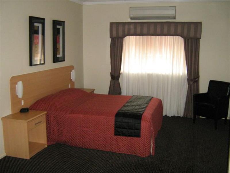 Cattlemans Country Motor Inn & Serviced Apartments Ντούμπο Εξωτερικό φωτογραφία