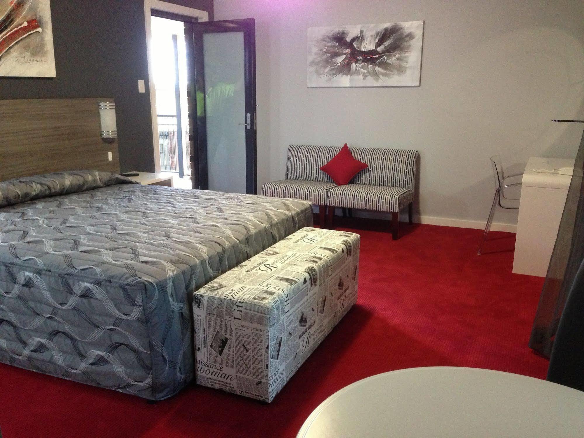 Cattlemans Country Motor Inn & Serviced Apartments Ντούμπο Εξωτερικό φωτογραφία