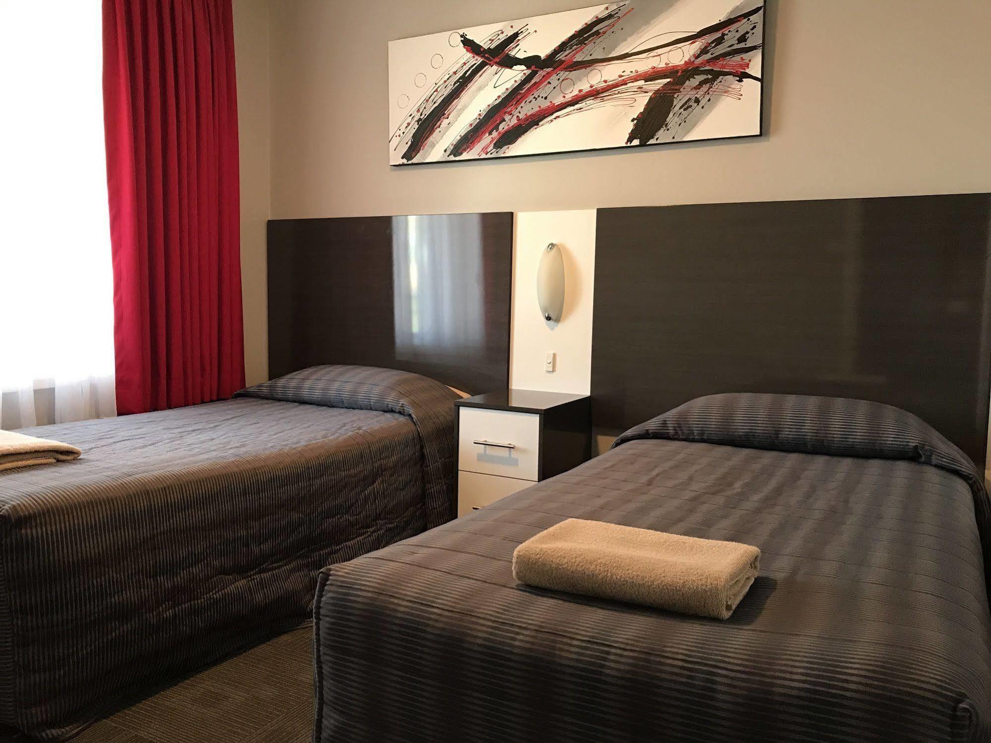 Cattlemans Country Motor Inn & Serviced Apartments Ντούμπο Εξωτερικό φωτογραφία