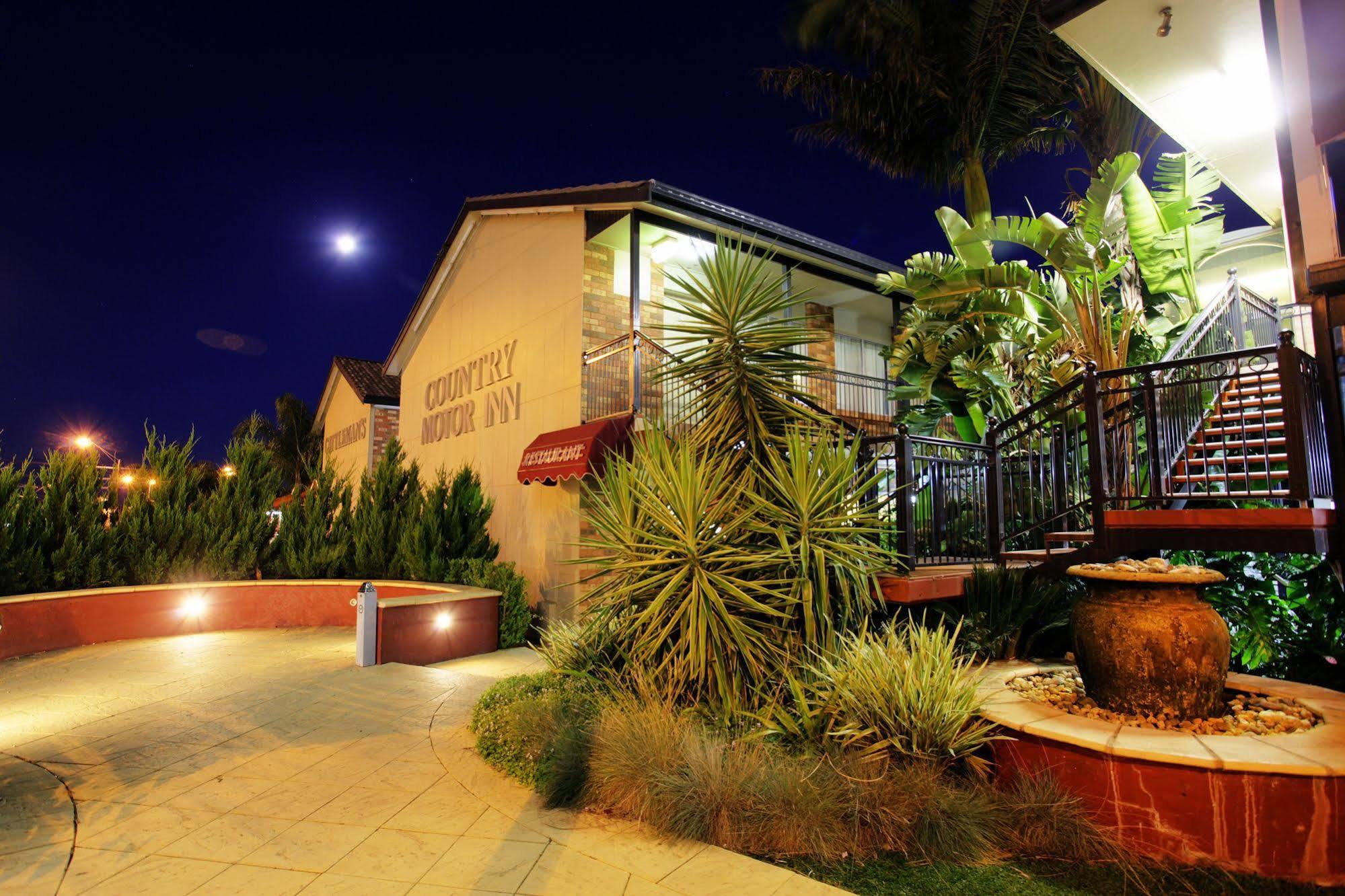 Cattlemans Country Motor Inn & Serviced Apartments Ντούμπο Εξωτερικό φωτογραφία