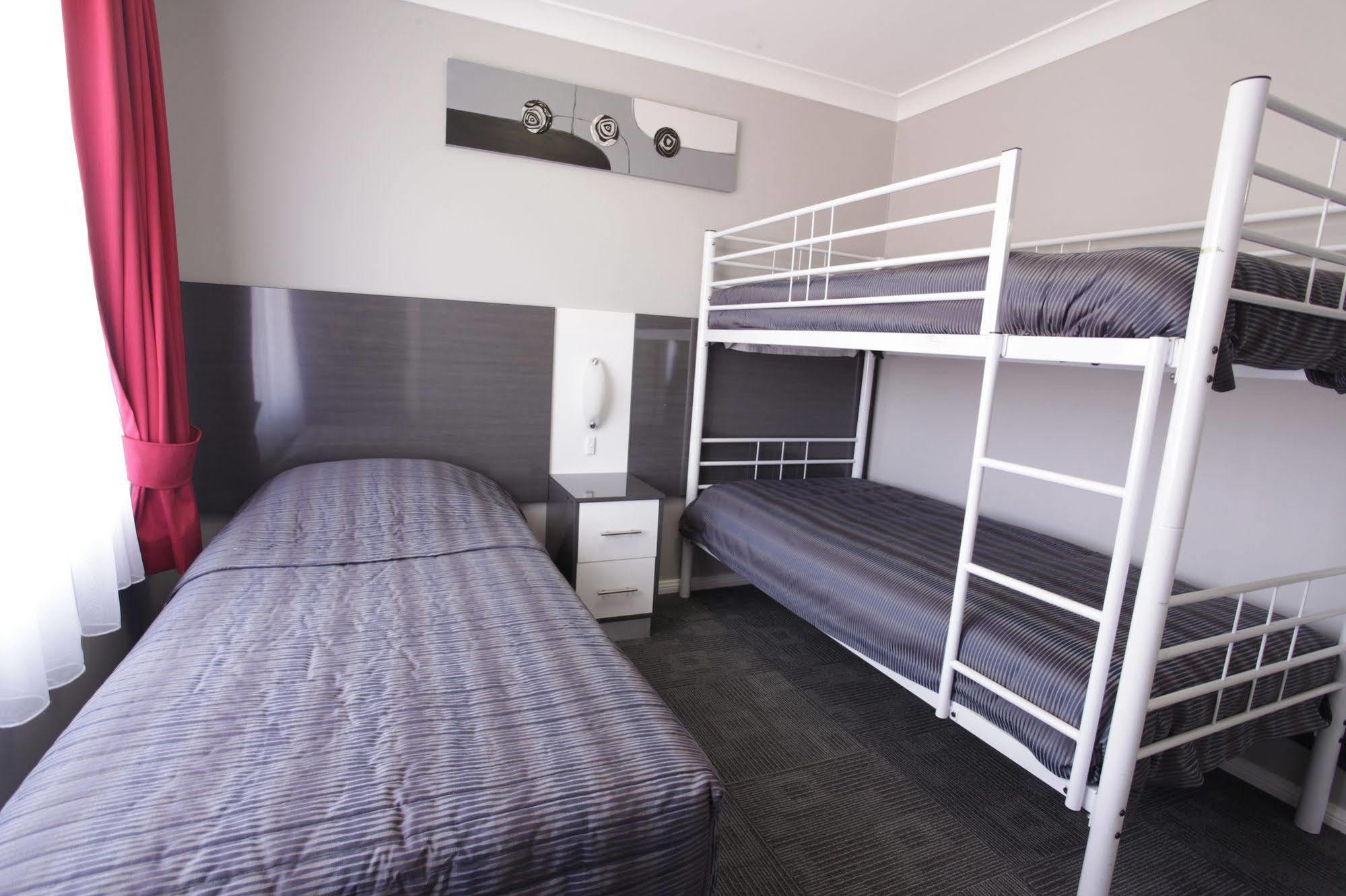 Cattlemans Country Motor Inn & Serviced Apartments Ντούμπο Εξωτερικό φωτογραφία