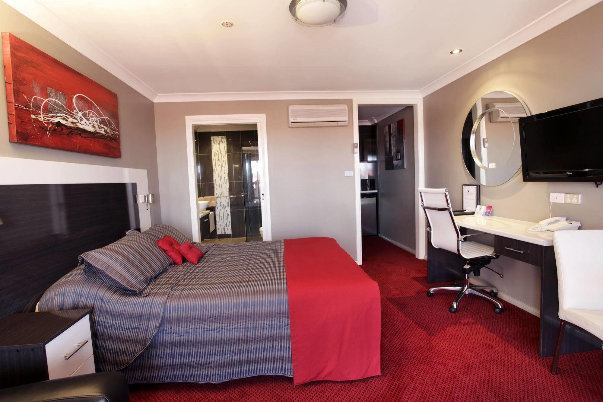 Cattlemans Country Motor Inn & Serviced Apartments Ντούμπο Εξωτερικό φωτογραφία