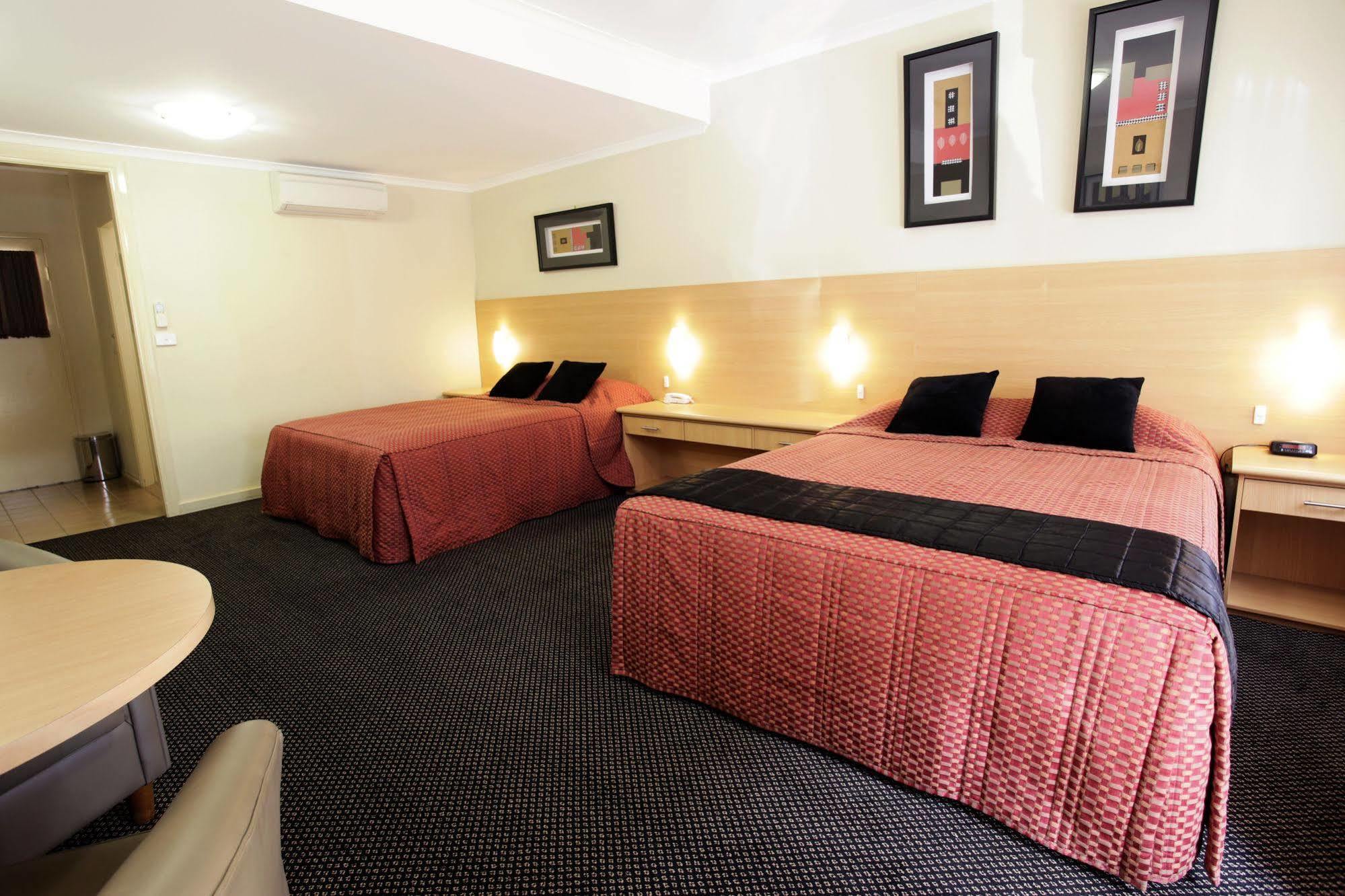 Cattlemans Country Motor Inn & Serviced Apartments Ντούμπο Εξωτερικό φωτογραφία