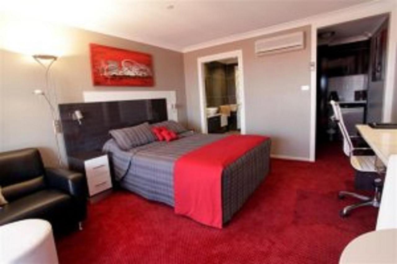 Cattlemans Country Motor Inn & Serviced Apartments Ντούμπο Δωμάτιο φωτογραφία