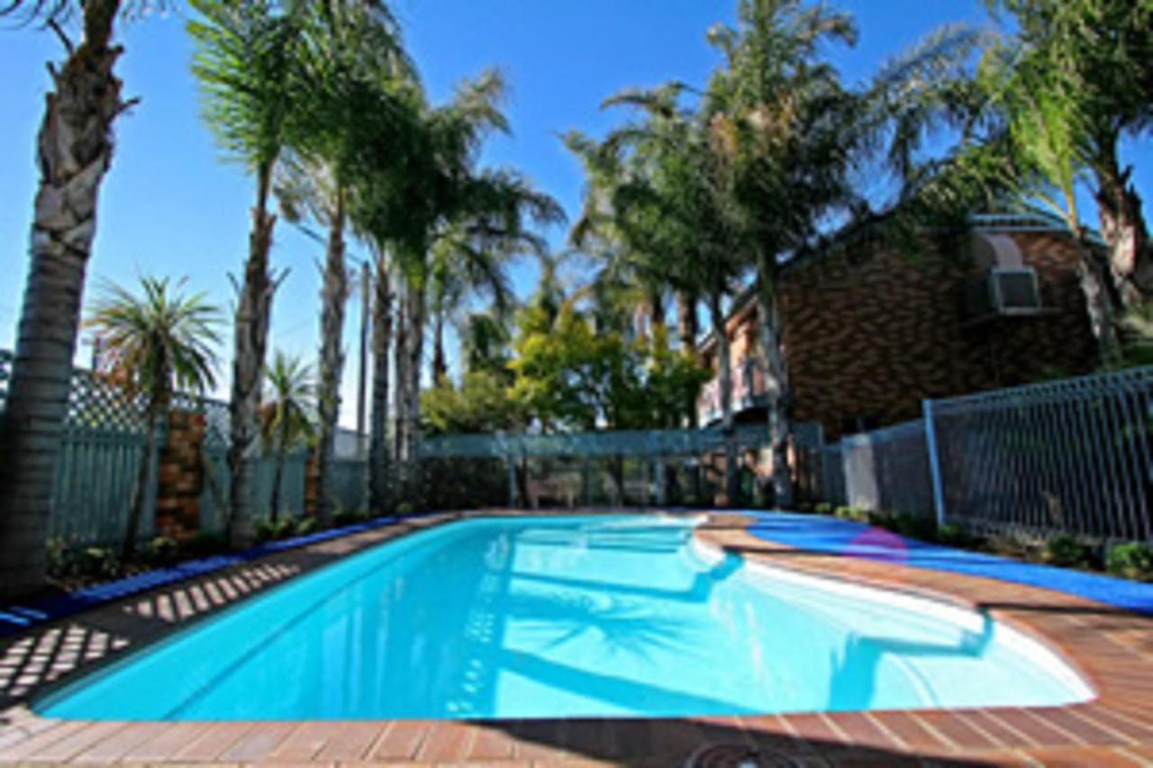 Cattlemans Country Motor Inn & Serviced Apartments Ντούμπο Εξωτερικό φωτογραφία